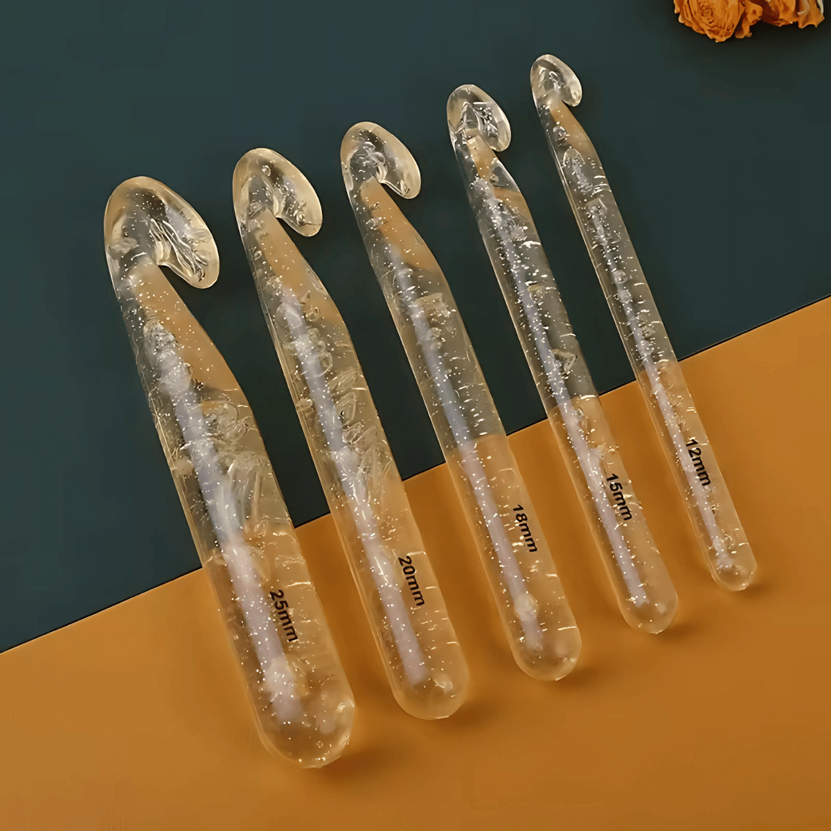 Large Crochet Hooks for Chunky Yarn: a set of five clear resin hooks with bubble details in 25mm, 20mm, 18mm, 15mm, and 12mm sizes, ideal for jumbo yarn and bulky projects, displayed in a row on a two-tone background.