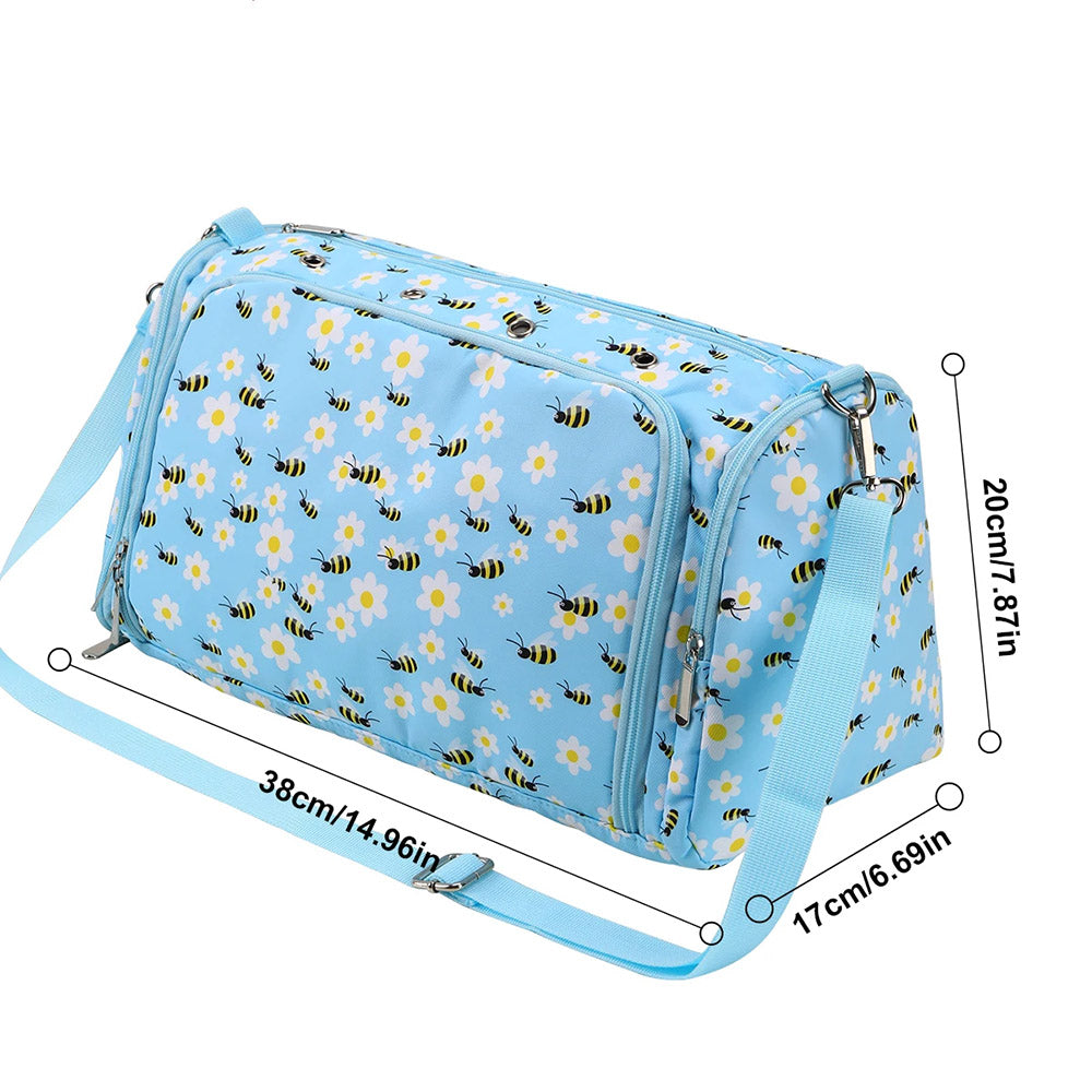 Introducing the Yarn Bag - Storage Organizer, featuring a beautiful blue floral design with a charming bee pattern. It's perfect for organizing your yarn and measures 38 cm in length, 20 cm in height, and 17 cm in width.