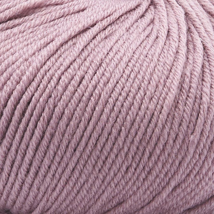 Close-up of Merino Charm Yarn 50g in light mauve, showcasing the texture and parallel arrangement of its extrafine merino wool strands.
